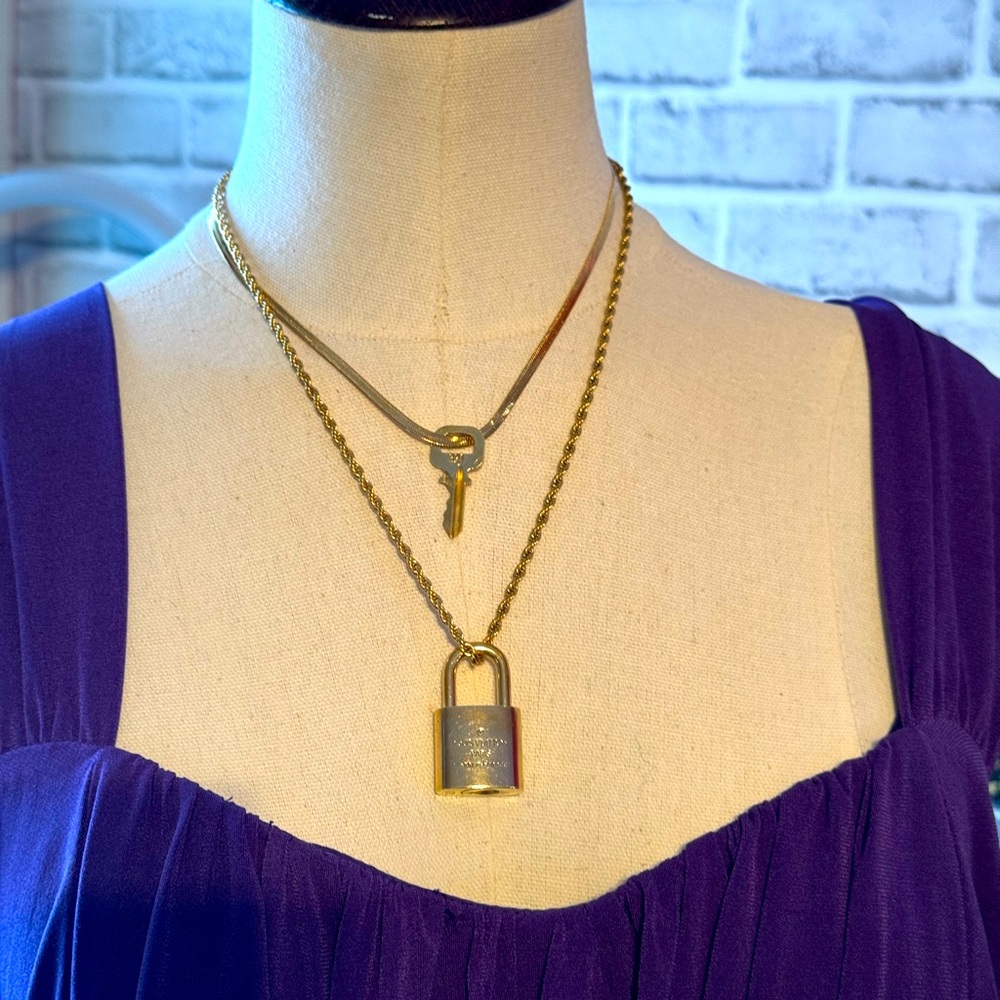 #321 Louis Vuitton lock and key necklace set